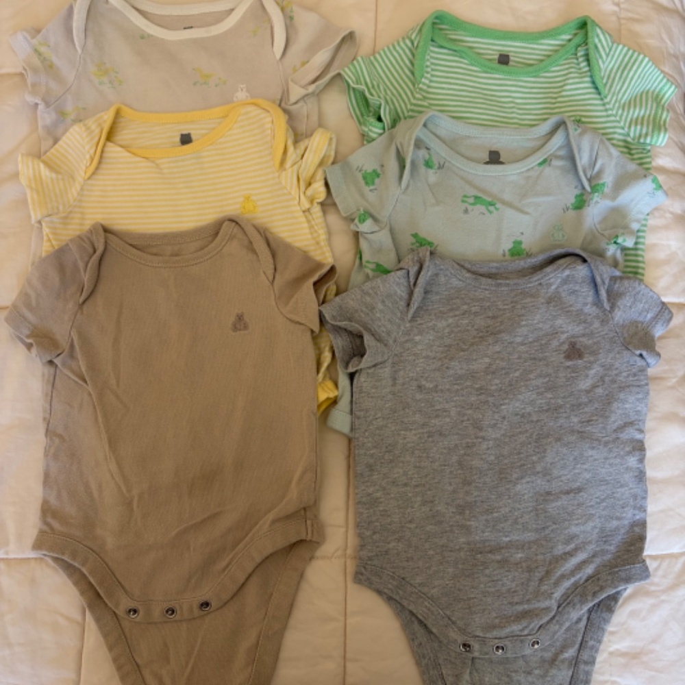 6x Gap organic cotton baby bodysuits 0-3M